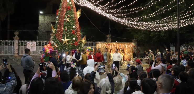 Ajijic lights up Christmas with community spirit